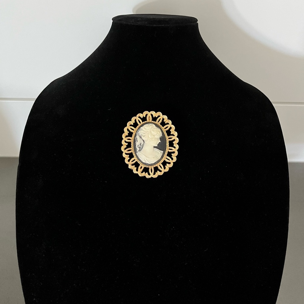 Cameo Pin